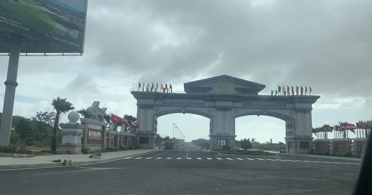 Камрань — вид аэропорта